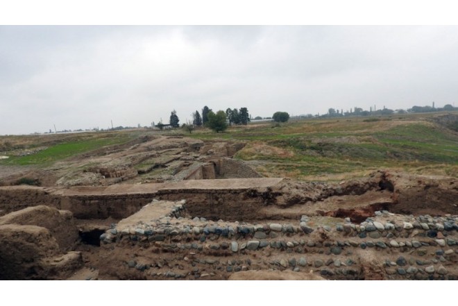 Yardımlıda küp və torpaq qəbir abidələri TAPILDI
