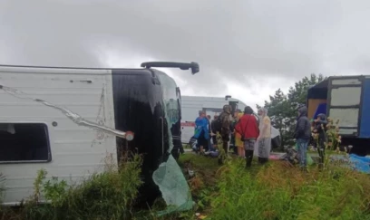 Rusiyada turist avtobusu aşdı: 20-dən çox yaralı var