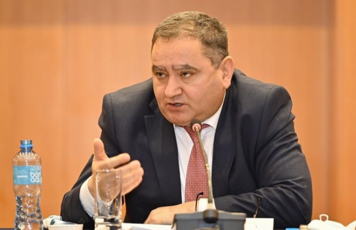 Etibar Əliyev təhsil eksperti statusundan imtina etdi