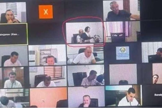 Onlayn iclasda katibəni qucaqlayan deputat işdən qovuldu 
