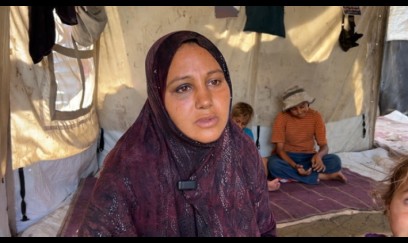 Qəzzada qızını itirən ana: “Ailəmi doyurmaq üçün onun paltarlarını satıram”