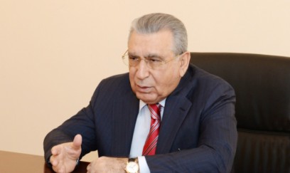 "Belə edirsiniz ki, Ramiz müəllim heç yerə getmir, də!” - Etibar Əliyev
