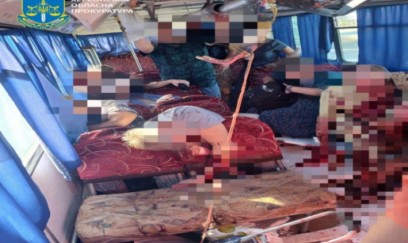 Rusiyanın Xersonda mikroavtobusa hücum etdi - 2 ölü, 16 yaralı