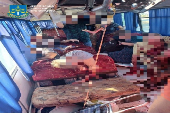 Rusiyanın Xersonda mikroavtobusa hücum etdi - 2 ölü, 16 yaralı