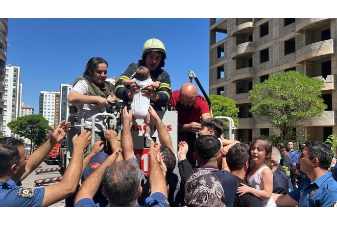 Kayseridə 14 mərtəbəli binada yanğın: xilasetmə işləri davam edir