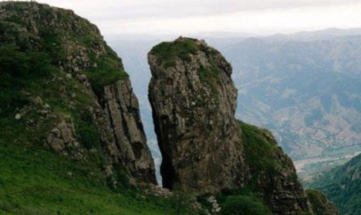 Kəlbəcərdə BƏDBƏXT HADİSƏ: Qayadan yıxılaraq öldü