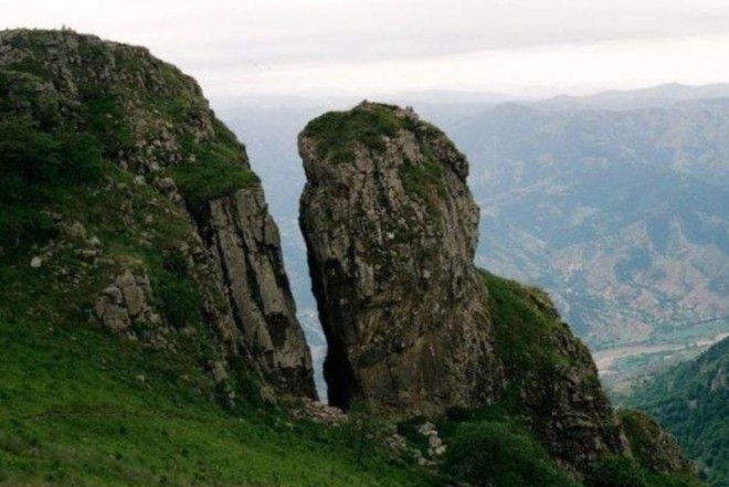 Kəlbəcərdə BƏDBƏXT HADİSƏ: Qayadan yıxılaraq öldü