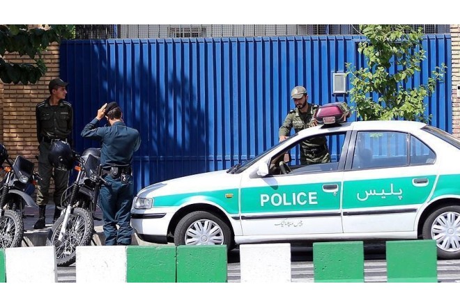 İranın İranşəhr şəhərində silahlı hücum: 5 polis həlak oldu