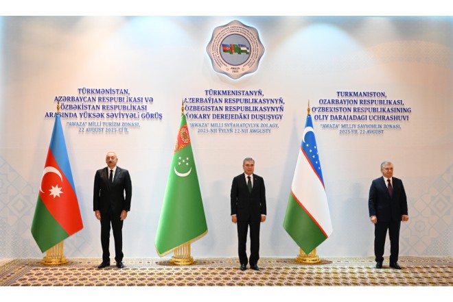 Liderlər mətbuata bəyanat verir