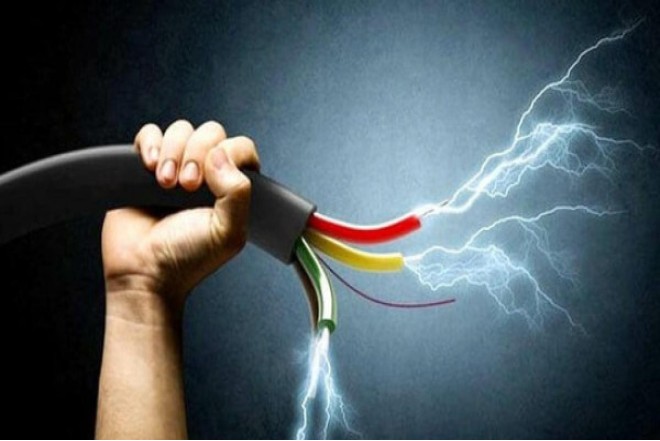 Gəncədə işıq dirəyi aşıb, yeniyetməni elektrik cərəyanı vurub 