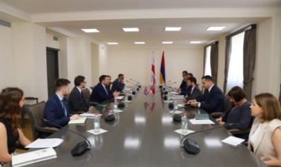 Stiven Douti Azərbaycana səfərindən sonra Ermənistana gedib