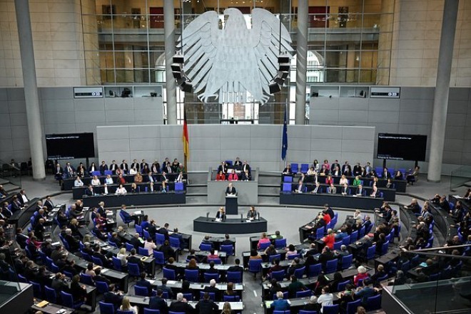 Almaniya könüllü hərbi xidmət haqqında qanun layihəsini təsdiqlənib 