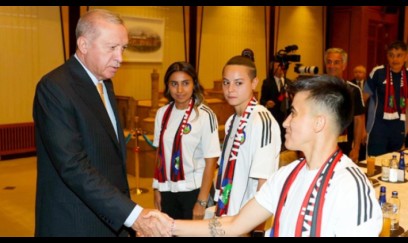 Ərdoğan Azərbaycan millisinin futbolçuları ilə görüşdü - FOTO