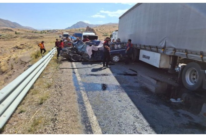 Türkiyənin Hakkari vilayətində ağır yol qəzası baş verib 
