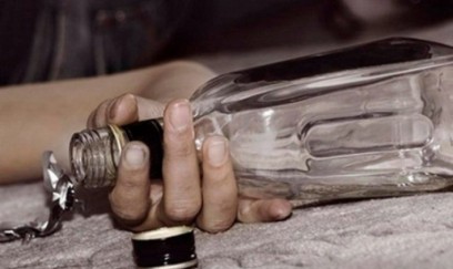 Qəbələdə ehtiyatsızlıqdan sirkə turşusu içən qadın ölüb 