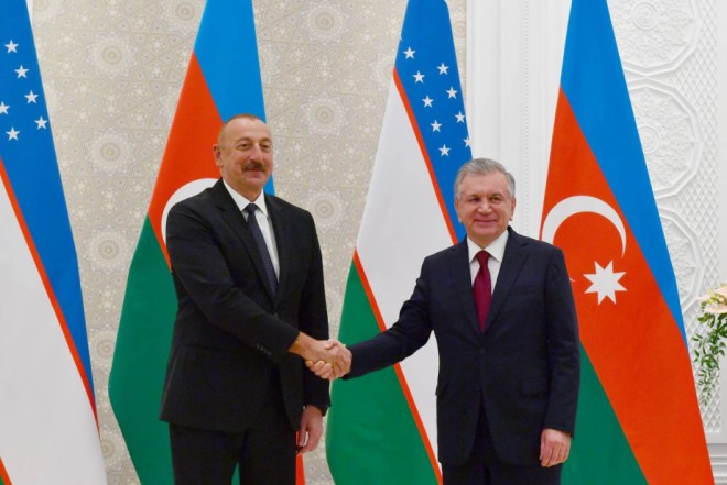 İlham Əliyev Mirziyoyevi TƏBRİK ETDİ