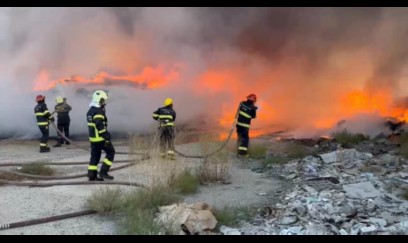 Sumqayıtda karton məmulatları zavodunda yanğın olub 