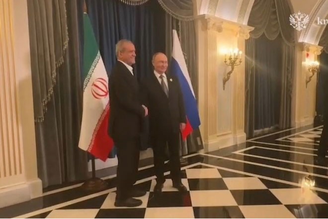 Putin Pezeşkianla görüşüb 