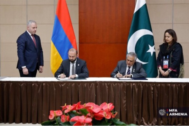 Ermənistan Pakistanla kommünike imzaladı