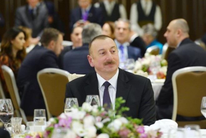 Prezidentlə xanımı Pekində verilən ziyafətdə iştirak edib 