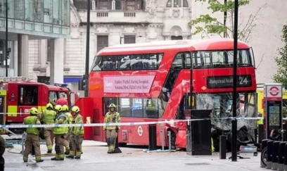 Londonda iki mərtəbəli avtobus piyadaların üzərinə sürülüb 