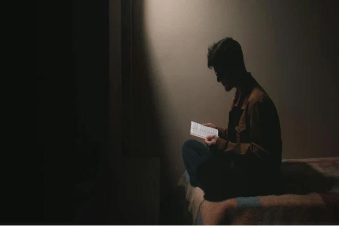 Bu ölkədə kitab oxuyanların həbs müddəti azaldıla bilər 