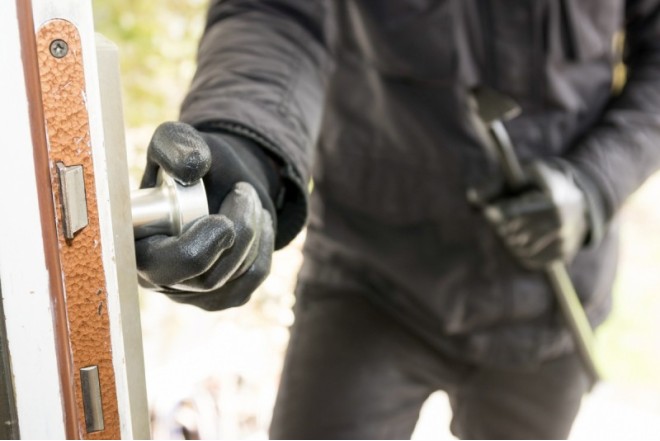 Bakıda evdən 9500 manat oğurlanıb