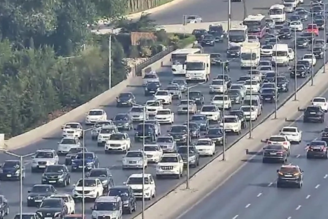 Bakı–Sumqayıt yolunda qəza - tıxac yarandı