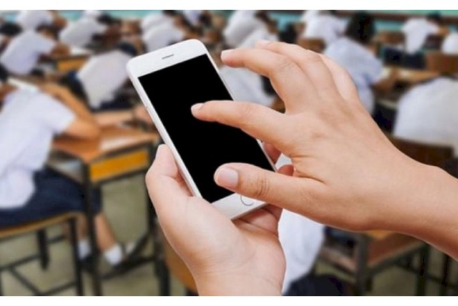 Bütün məktəblərdə telefon qadağan ediləcək - RƏSMİ