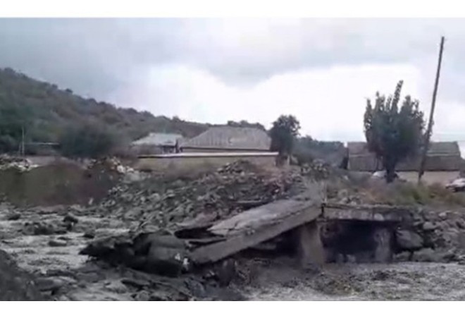 Balakəndə sel körpünü dağıtdı 