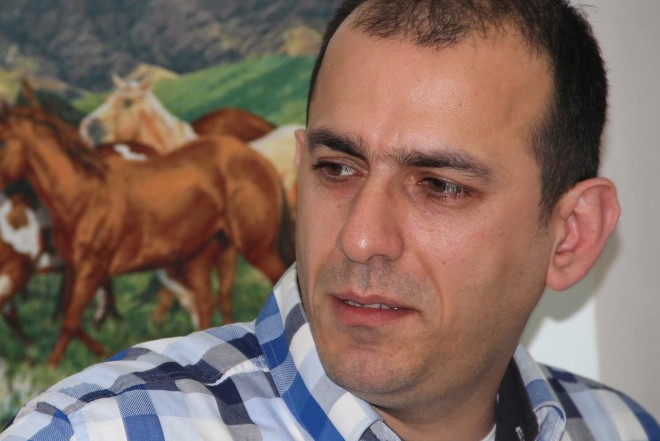 "Ölülərin söyüldüyü "insanlarla"  eyni anlayışları bölüşə bilmərəm"- Zaur Əliyev