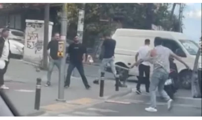 Biber qazı ilə özünü müdafiə etdi: Yol vermə mübahisəsi əlbəyaxa çevrildi