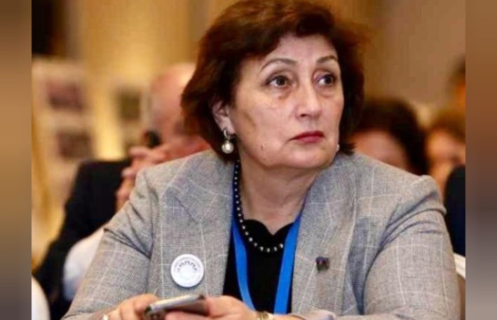 Deputat qəfil yıxılaraq ayağını sındırdı – “Aeroport”dan xəstəxanaya apardılar