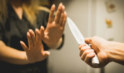 32 yaşlı qadın bıçaqlandı
