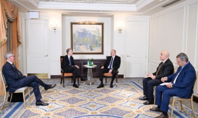 Prezident İlham Əliyev Nyu-Yorkda “Brookfield Asset Management” şirkətinin baş icraçı direktoru Brüs Flətt ilə görüşüb 