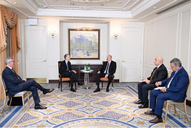 Prezident İlham Əliyev Nyu-Yorkda “Brookfield Asset Management” şirkətinin baş icraçı direktoru Brüs Flətt ilə görüşüb 