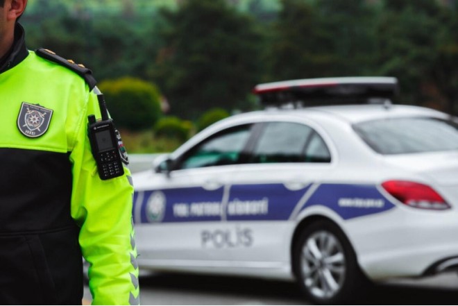 Yol Polisi xəbərdarlıq edir: Dayanmış avtomobillərdə...