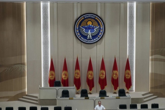 Qırğızıstan parlamenti özünü buraxdı 