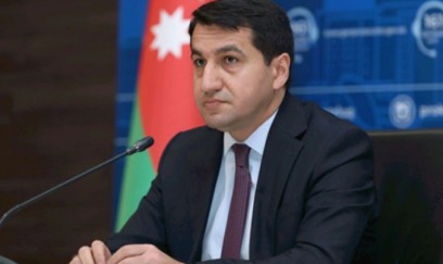 Hikmət Hacıyev Prezident İlham Əliyevin balaca Nilayla şəklini paylaşıb 