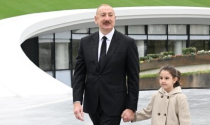 Prezidentin yanındakı kiçik qız kimdir? - FOTO