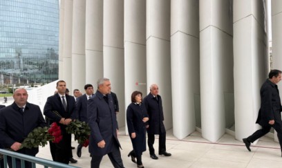 Rəsmilər Zəfər Parkını ziyarət etdilər - FOTOLAR