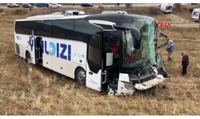 Sivasda sərnişin avtobusu ilə TIR toqquşdu - 20 yaralı+ FOTO
