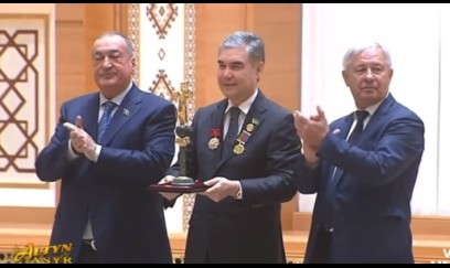 Medal satan Eldar İsmayılov Türkmənistan Prezidentini də tələsinə salıbmış 