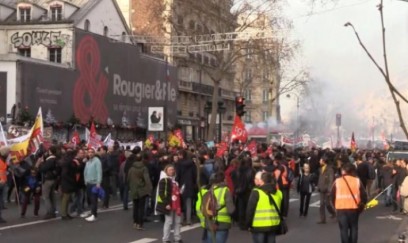 Fransada həmkarlar ittifaqının etiraz aksiyalarında on minlərlə insan iştirak edib