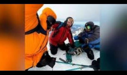 1000-ə yaxın alpinist Everestdə kömək gözləyir - VİDEO