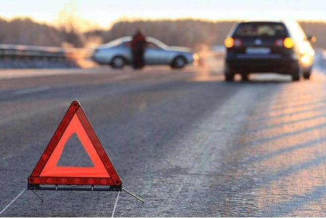Şabranda avtomobil ağaca çırpıldı: Sürücü öldü 