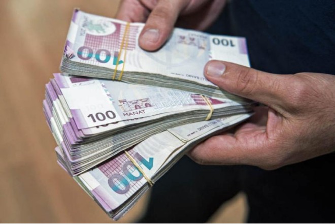 Bakıda 3 nəfərin 28 min manatı ələ keçirildi 