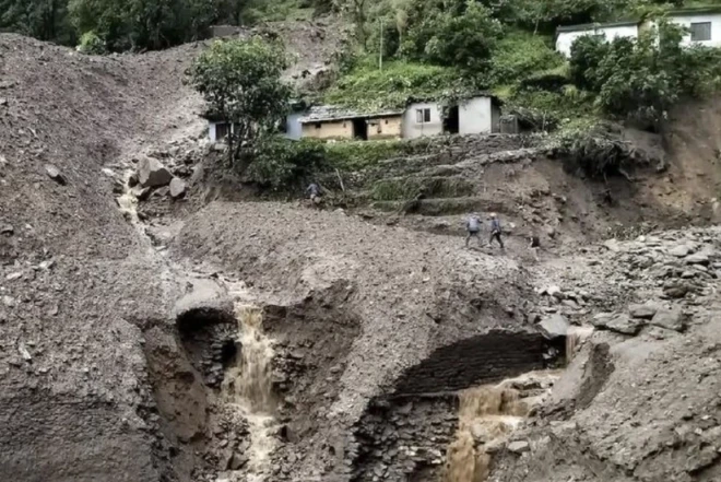 Hindistanda torpaq sürüşməsi nəticəsində azı 18 nəfər ölüb 