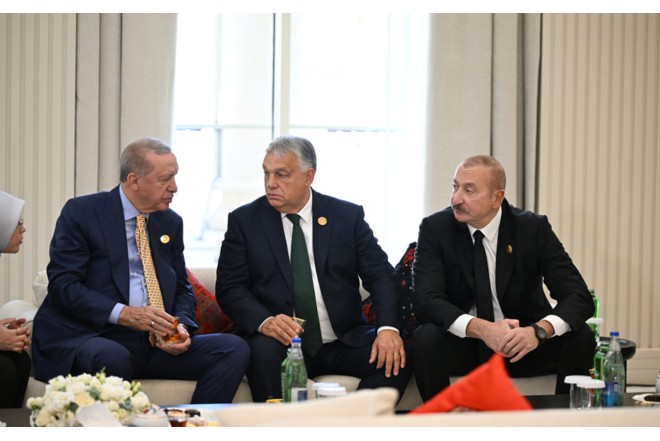 Liderlər çay süfrəsi arxasında- FOTOLAR