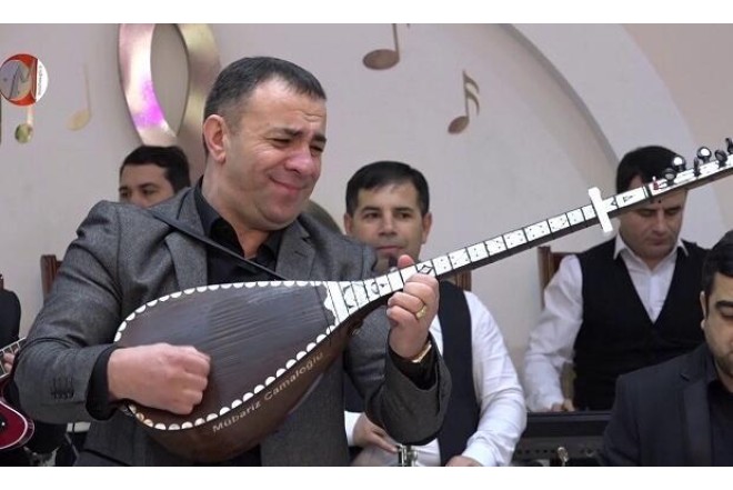 Tanınmış aşıq moykada konsert verdi- VİDEO